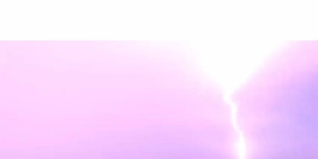 Kadıköy’de Şimşekler Geceyi Aydınlattı