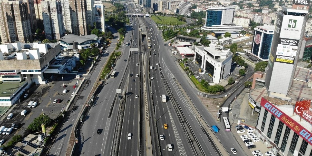 Kısmi Sokağa Çıkma Kısıtlamasında Boş Kalan Yollar Havadan Görüntülendi