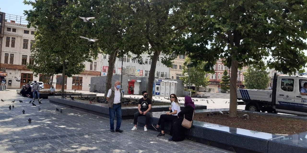 Kısıtlamanın Kalkması İle Vatandaşlar Sokaklara Çıktı