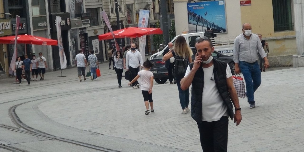 Kısıtlamanın Bitmesiyle Vatandaşlar Taksim Meydanı’na Akın Etti