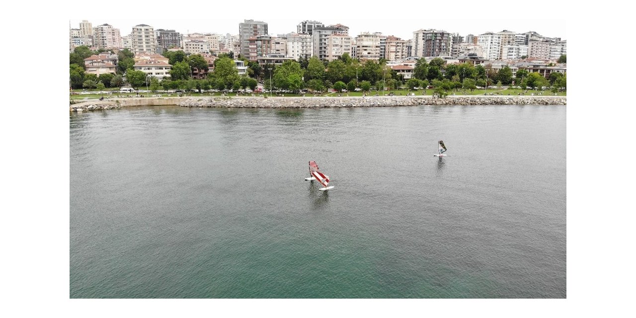 Babalar Günü’nde Caddebostan Sahilinde Sörf Yaptılar