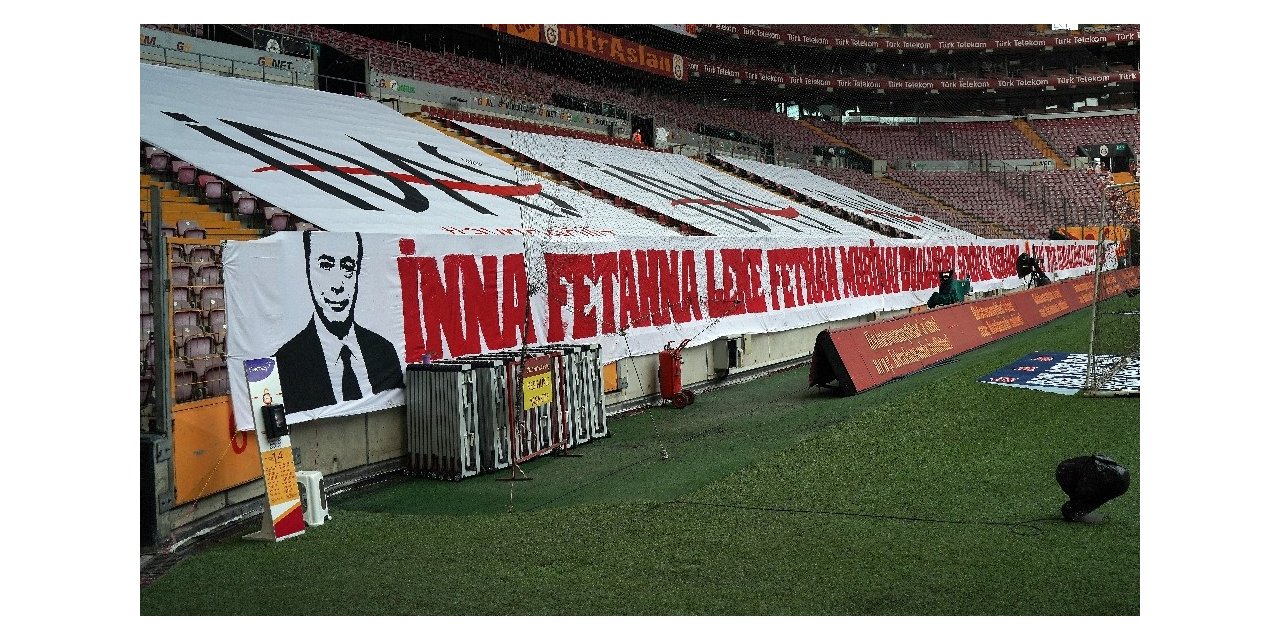 Taraftarlardan Mustafa Cengiz, Muslera Ve Andone’ye Destek