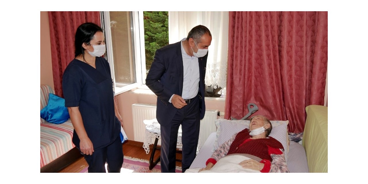 Başkan Akgün Emine Teyzenin Yardımına Koştu