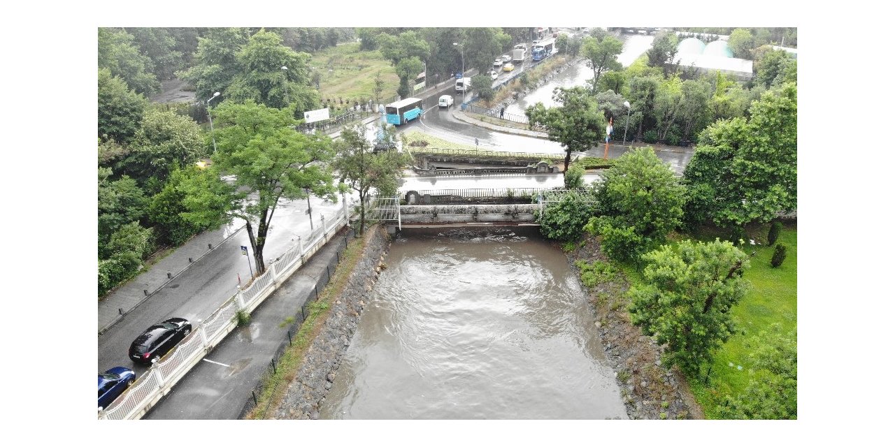 Sağanak Yağış Nedeniyle Küçüksu Deresinden Boğaza Çamur Aktı