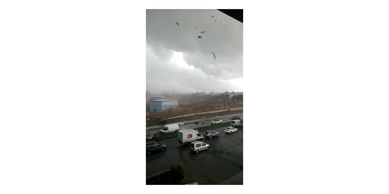 İstanbul’da Hadımköy’de Fabrikanın Çatısı Uçtu