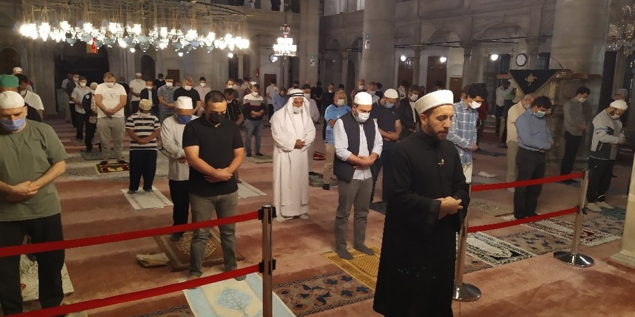 3 Ay Sonra Camiye Kavuşan Vatandaşlar Duygu Dolu Anlar Yaşadı