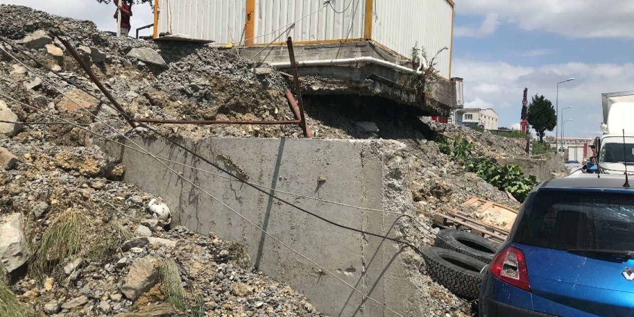 Esenyurt’ta İstinat Duvarının Altında Aracı Kalan Vatandaş Yaşadıklarını Anlattı