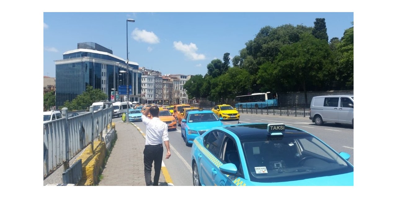 Öfkeli Taksiciler İbb Ve Chp’yi Kornayla Protesto Etti