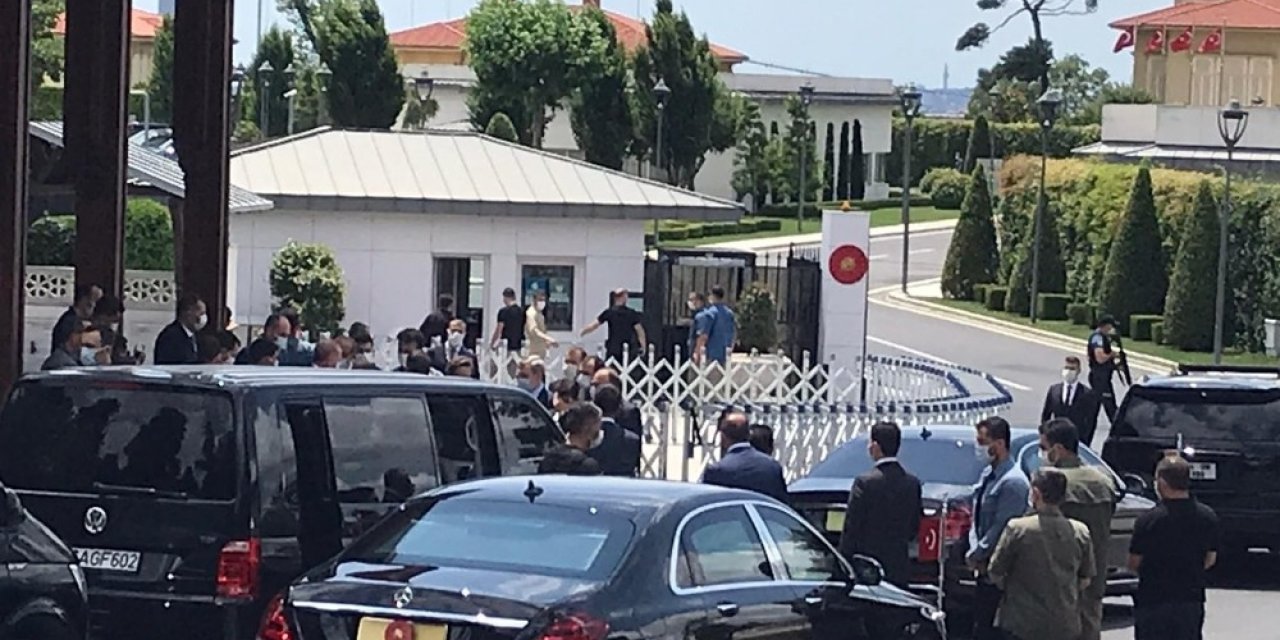 Cumhurbaşkanı Erdoğan Pandemi Sürecinden Sonra İstanbul’da İlk Kez Bir Camide Cemaatle Cuma Namazı Kıldı