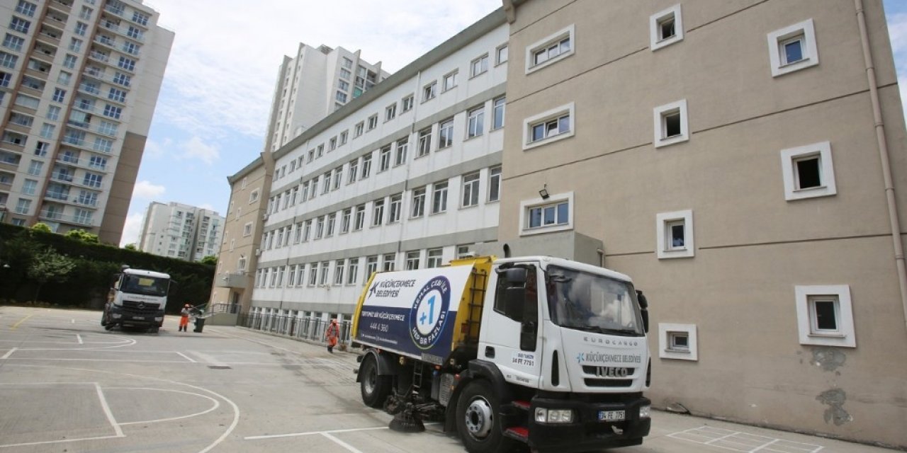 İstanbul’da Yks Öncesi Okullar Dezenfekte Edildi