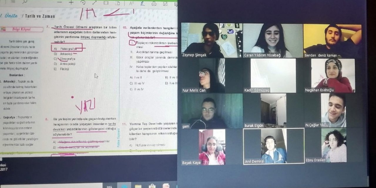 Ataşehir’de Sınava Giren Adaylara Maske, Dezenfektan Ve Su Dağıtıldı