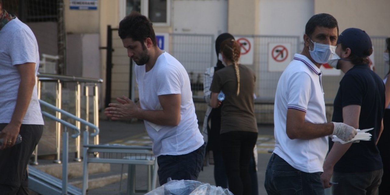 Bazı Öğrenciler Sınava Dakikalar Kala Yetişti