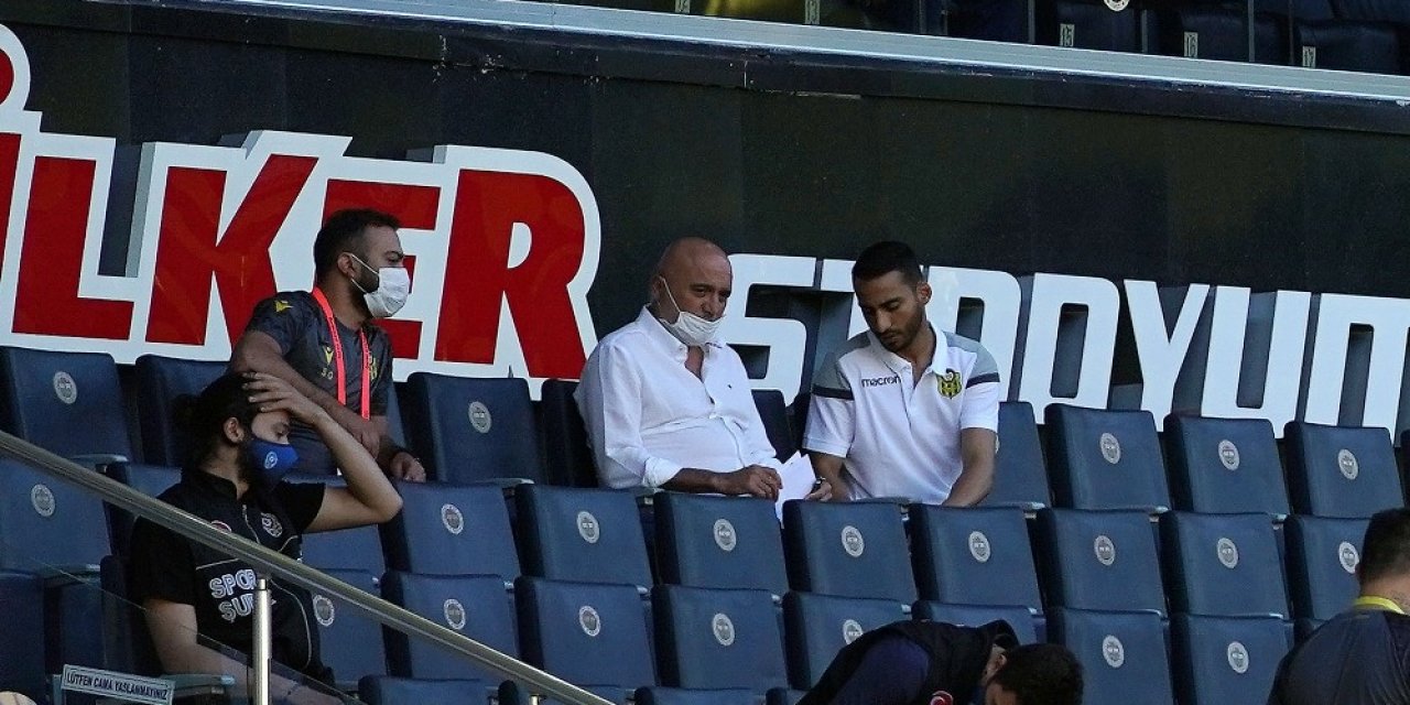 Hikmet Karaman Tribünde