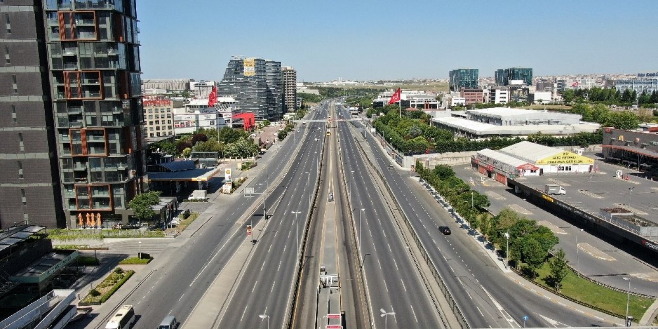 Yks İçin Boş Kalan Yollar Havadan Görüntülendi