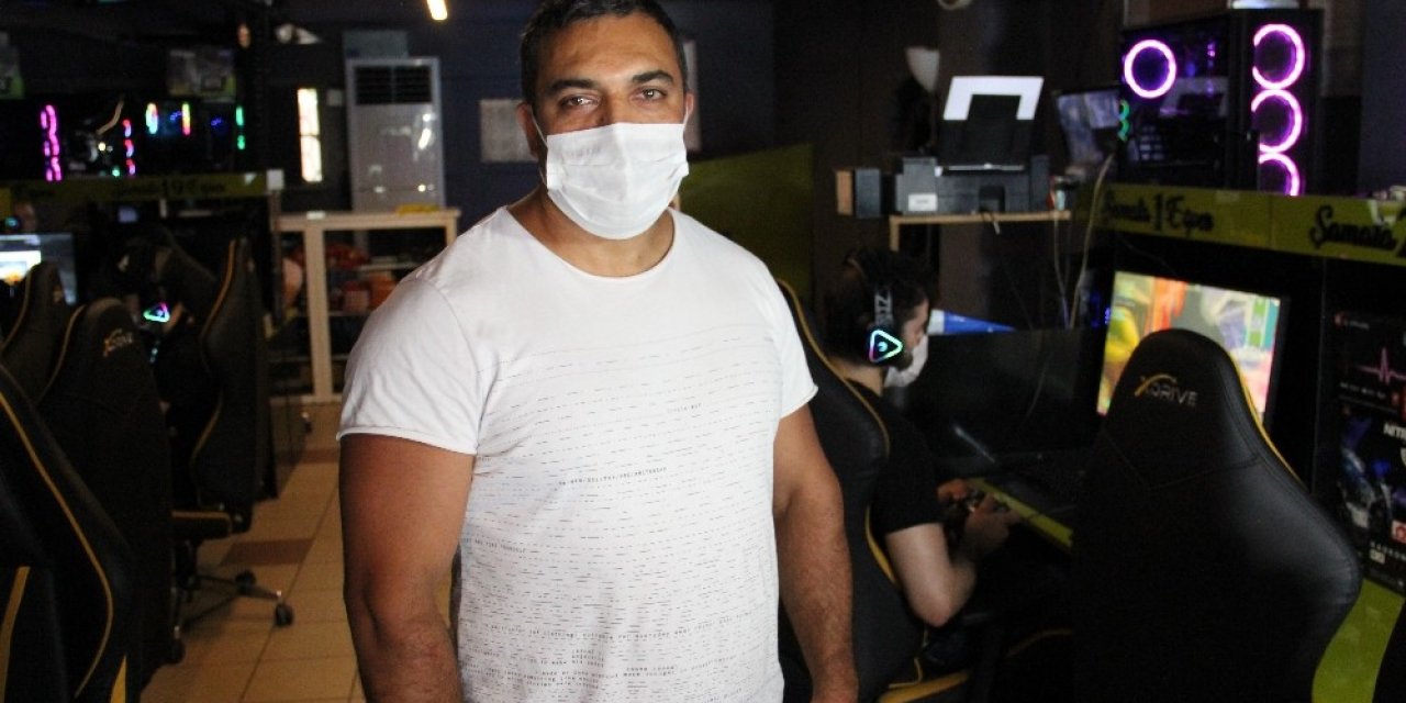 İnternet Kafeler Sosyal Mesafe Ve Maske Kuralıyla Kapılarını Açtı