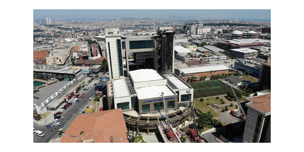 Yangın Çıkan Bayrampaşa Mehmet Akif Ersoy Kültür Merkezi Havadan Görüntülendi