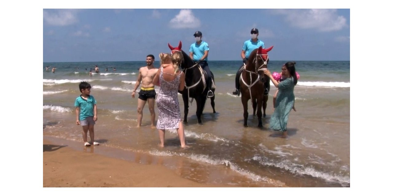 Atlı Jandarma Timlerinden Plajlarda Denetim