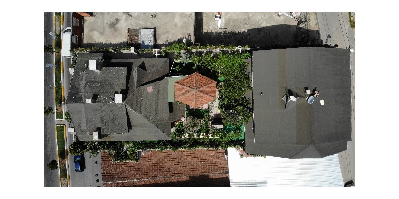 Korona Virüs Sürecinde Teras Katında Yaptığı Bahçeden Doğal Beslendi