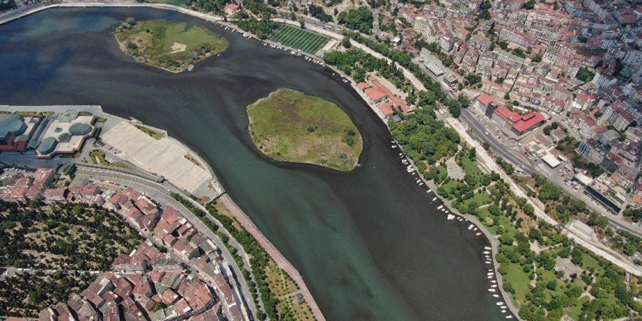 İbb’nin 3 Hafta İçerisinde Düzelecek Dediği Haliç, Daha Da Siyaha Büründü