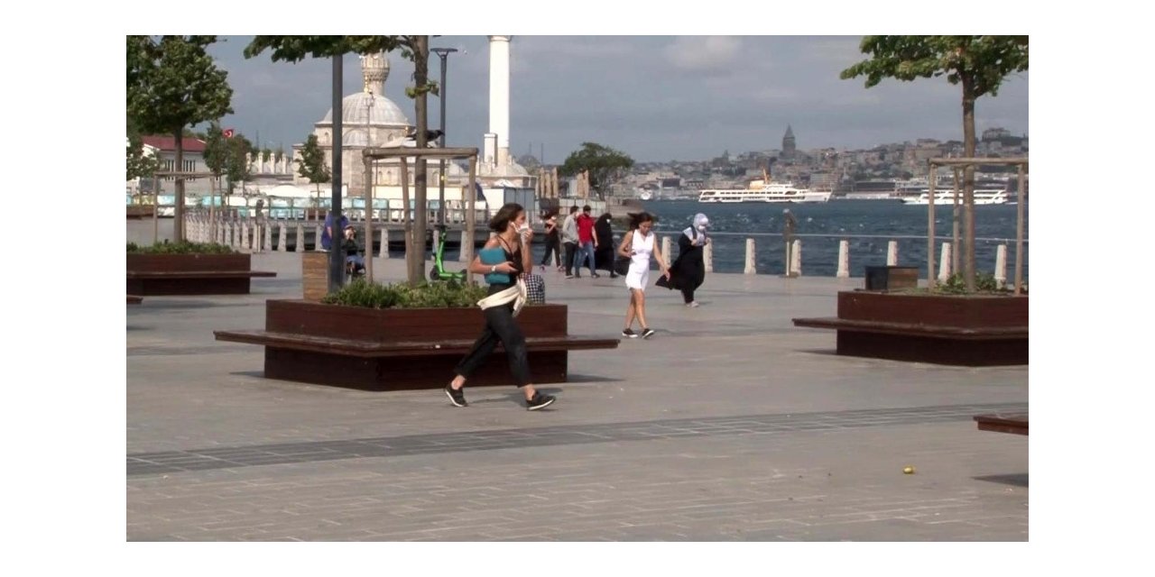 İstanbul’da Rüzgar Etkili Oldu: Vatandaşlar Yürümekte Zorluk Çekti