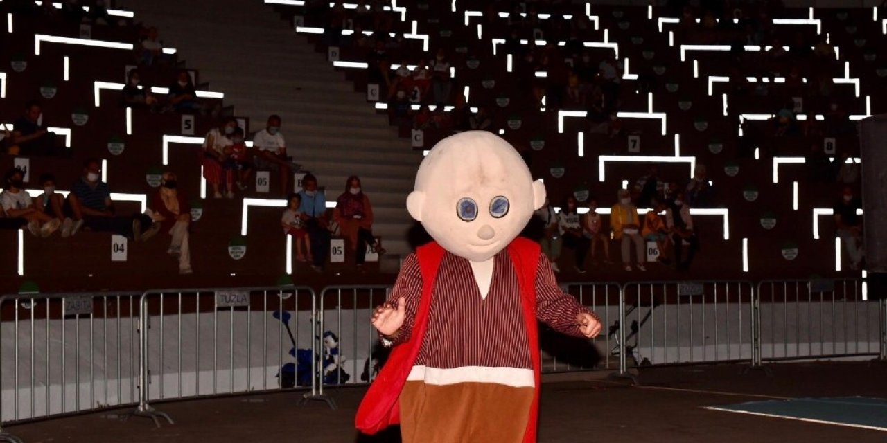 Tuzla’da Amfi Tiyatroda Çocuk Neşesi