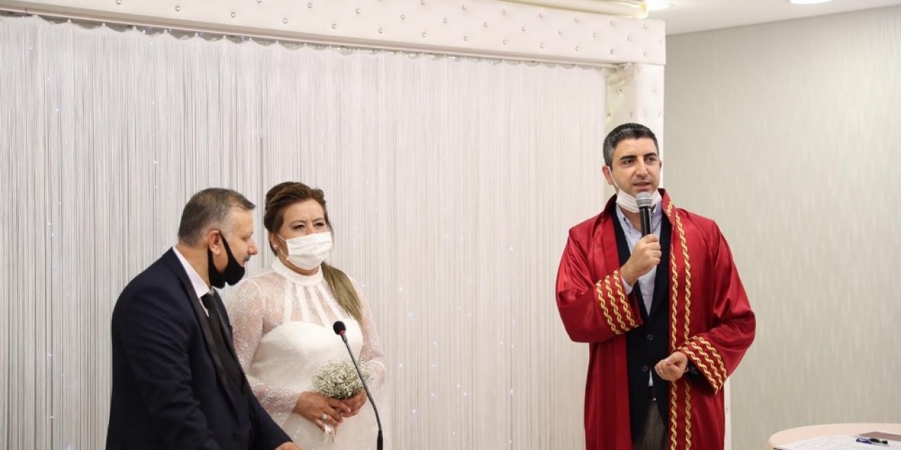 Başkan Yüksel, Kartallı Gazeteci Halil Topal’ın Nikâhını Kıydı
