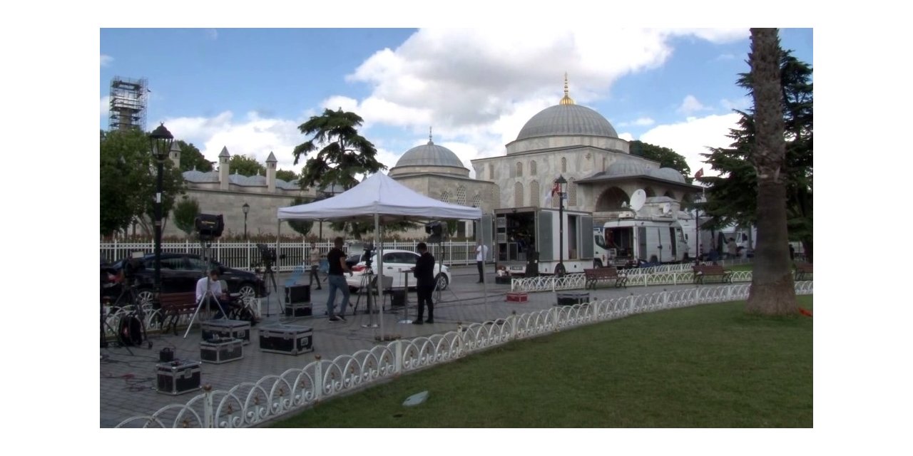 Ayasofya’ya Yerli Ve Yabancı Çok Sayıda Basın Mensubu İlgisi