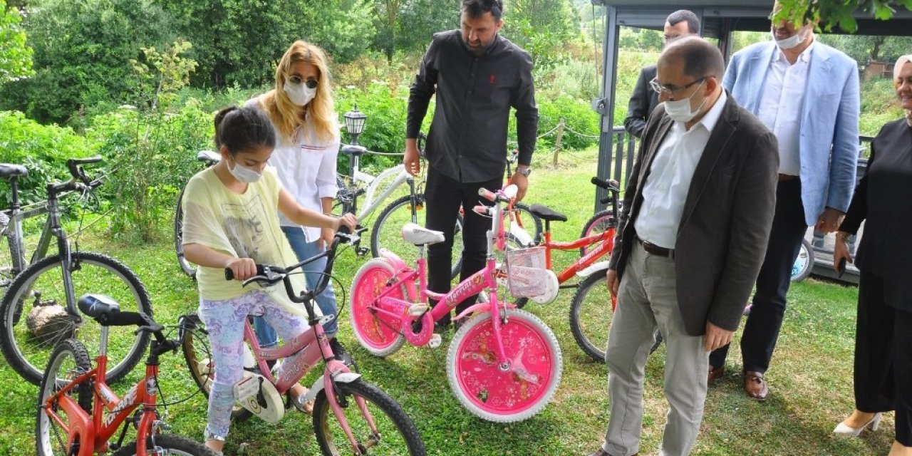 Eyüpsultan’da İhtiyaç Sahibi Çocuklar, Mutluluğa Pedal Çevirdi