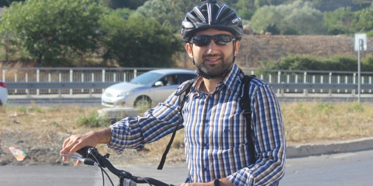Korona Virüsüne Karşı İşe Bisikletle Gidip Geliyor