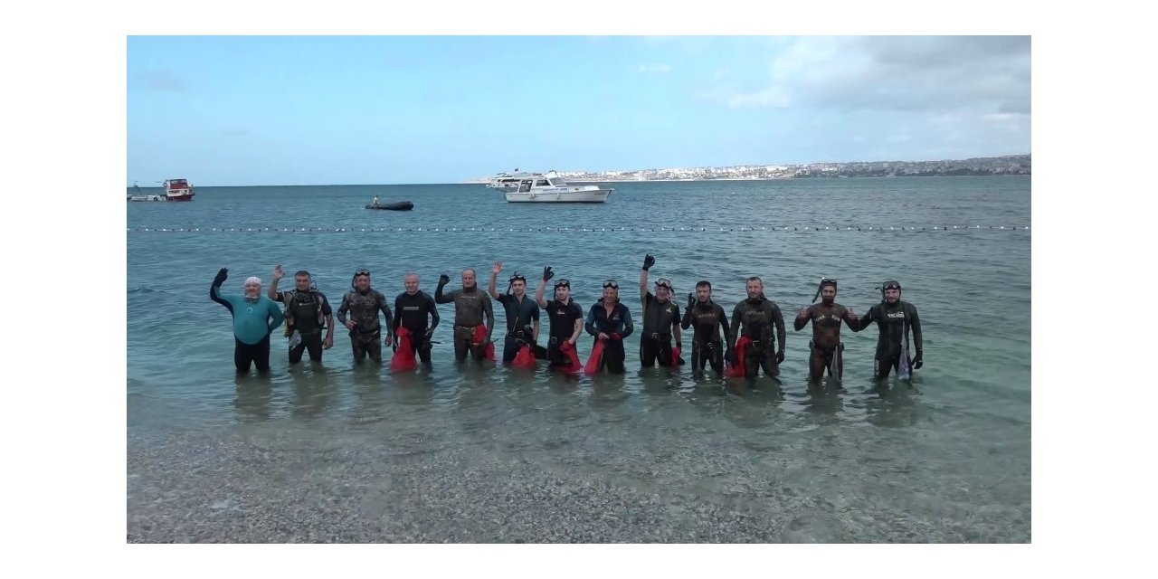 Büyükçekmece’de 25 Balık Adamla Deniz Temizliği