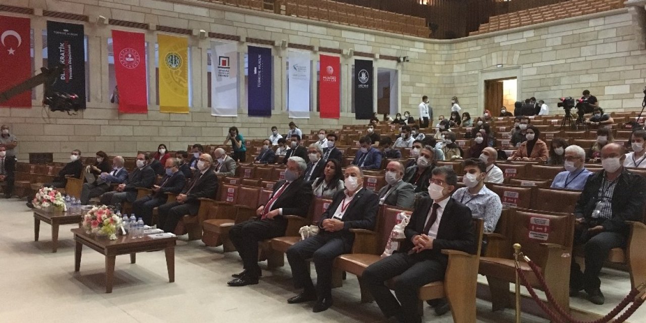 Demokratik Hukuk Devletini Yeniden Düşünmek Sempozyumu Gerçekleştirildi