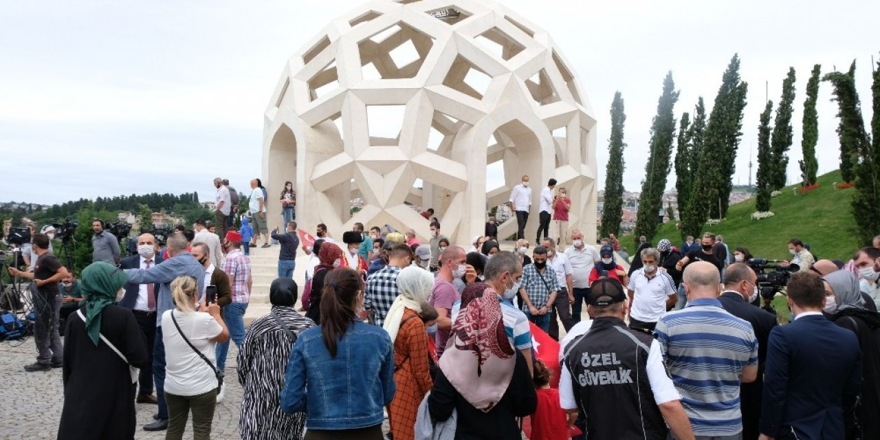 15 Temmuz Şehitler Makamı’na Ziyaretçi Akınına Uğradı: Göz Yaşları Sel Oldu Aktı