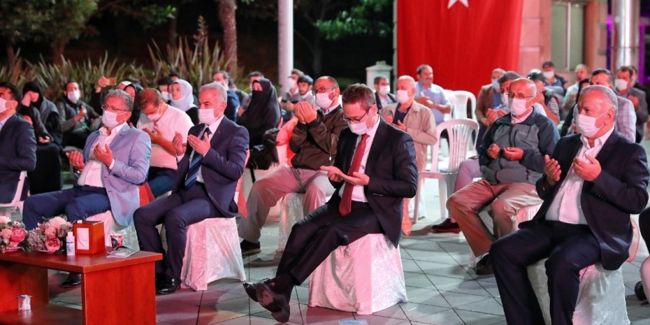 15 Temmuz Şehitleri Başakşehir’de Dualarla Anıldı