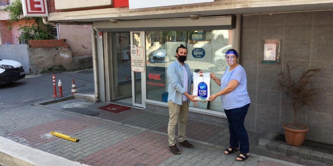 Eyüpsultan Belediyesi Eczanelere İlaç Poşeti Dağıtıyor