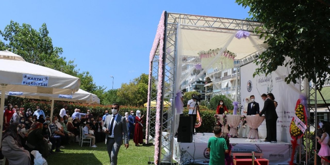 Kartal’da Nikâhlar Açık Havada Kıyılıyor