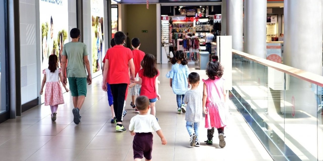 Avcılar Belediyesi Bayram Öncesi Çocukların Yüzünü Güldürdü