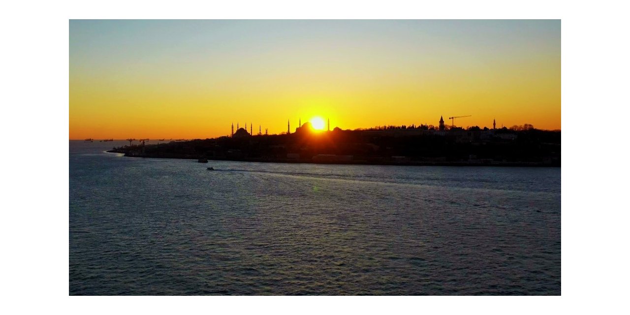 İlk Namaza Hazırlanan Ayasofya’da Gün Batımı Kartpostallık Görüntüler Oluşturdu