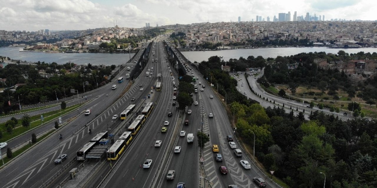 Haliç’te Trafik Yoğunluğu Sürüyor