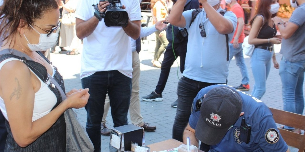 Beşiktaş’ta Maske Takmayanlara Tek Tek Ceza Kesildi