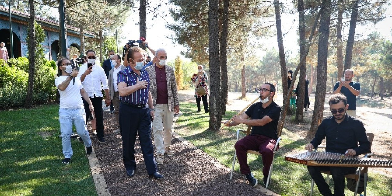 Minik Müzisyenlerden Orhan Gencebay’a Duygulandıran Sürpriz