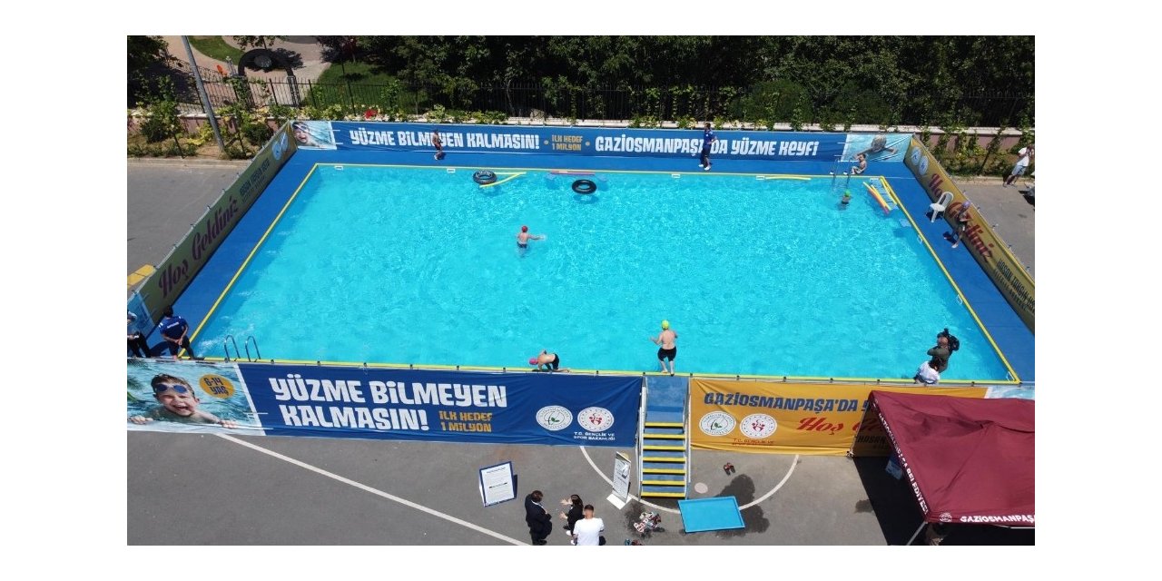 Gaziosmanpaşa’da Çocukların Havuz Keyfi