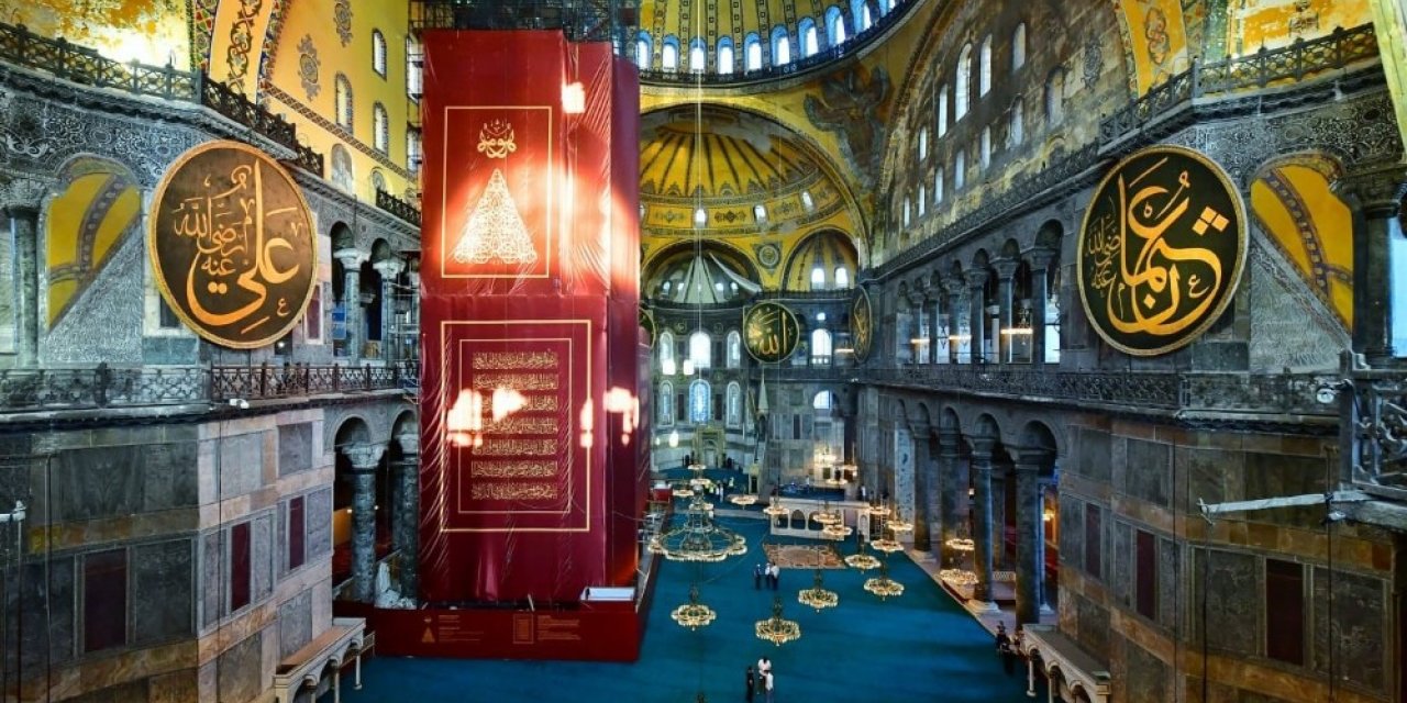 Açılışa Saatler Kala Ayasoyfa Camii İçerisinden Fotoğraf Karesi