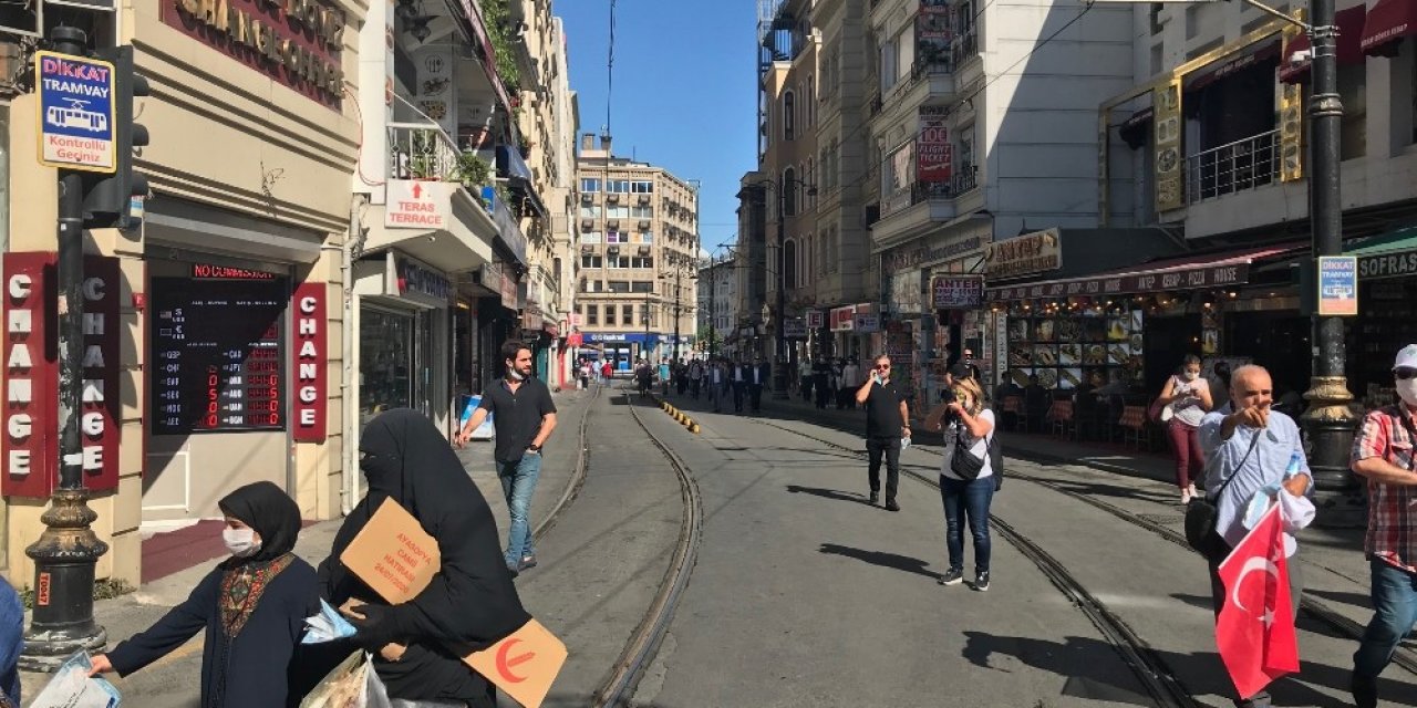 Vatandaşlar Sirkeci’den İlk Namaz İçin Ayasofya Camii’ne Akın Etti