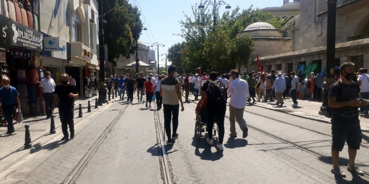 Vatandaşlar Akın Akın Ayasoyfa Camii’ne Gidiyor