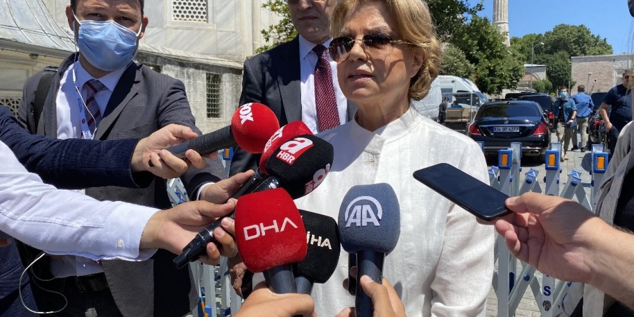 Eski Başbakan Tansu Çiller, Ayasofya Camii’ne Geldi