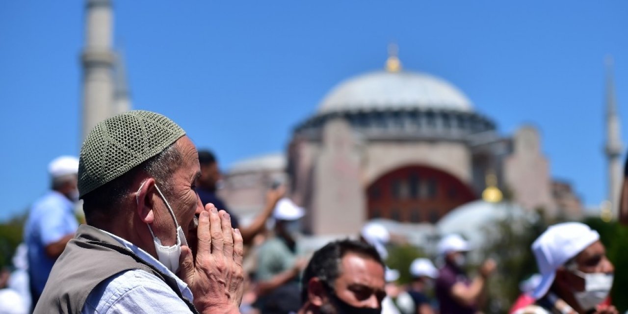 Vatandaşlar Ayasofya’ya Akın Etti