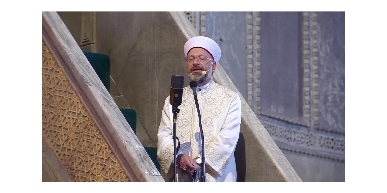 Diyanet İşleri Başkanı Erbaş’tan Ayasofya’da İlk Hutbeyi Kılıçla Okudu