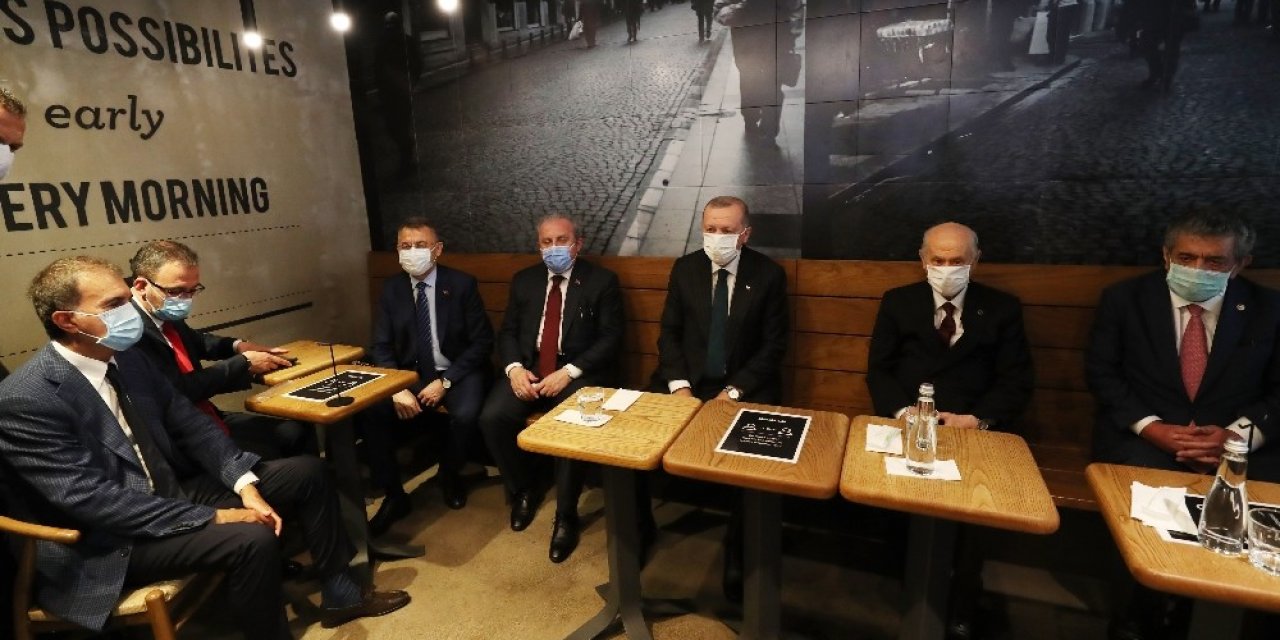 Erdoğan Ve Bahçeli Fatih’te Bir Kafede Çay İçti