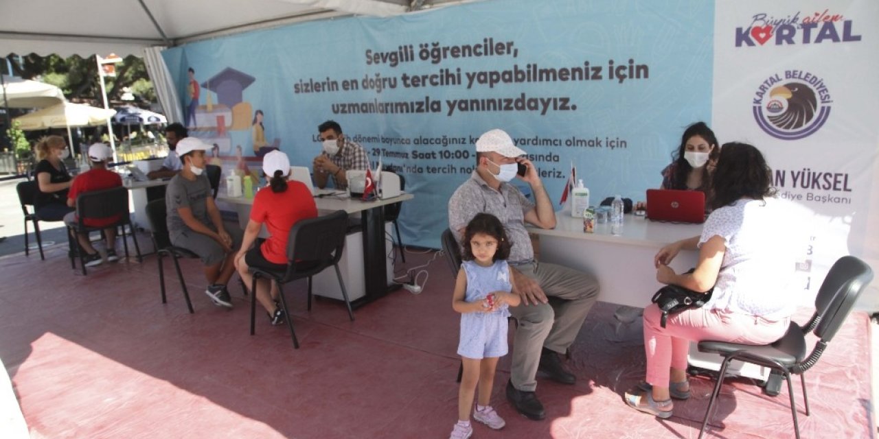 Kartal Belediyesi Lgs Tercihleri Süresinde Öğrencilerin Yanında