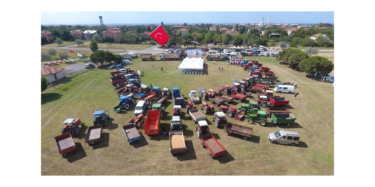 Silivri’de Çiftçiye Ücretsiz Çuval Çuval Tohumluk Arpa Dağıtıldı